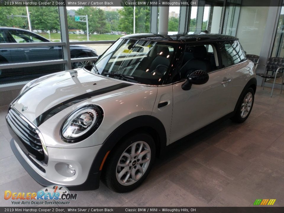 Front 3/4 View of 2019 Mini Hardtop Cooper 2 Door Photo #3