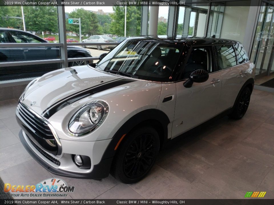 Front 3/4 View of 2019 Mini Clubman Cooper All4 Photo #3