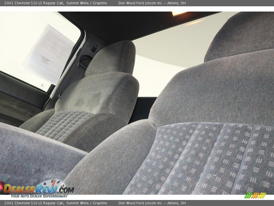 2001 Chevrolet S10 LS Regular Cab Summit White / Graphite Photo #17