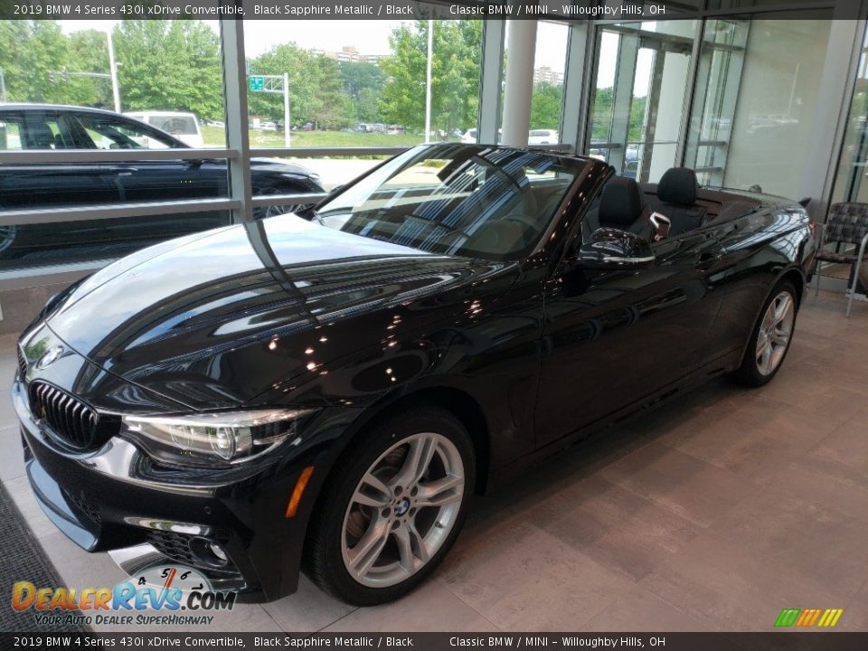 Front 3/4 View of 2019 BMW 4 Series 430i xDrive Convertible Photo #3