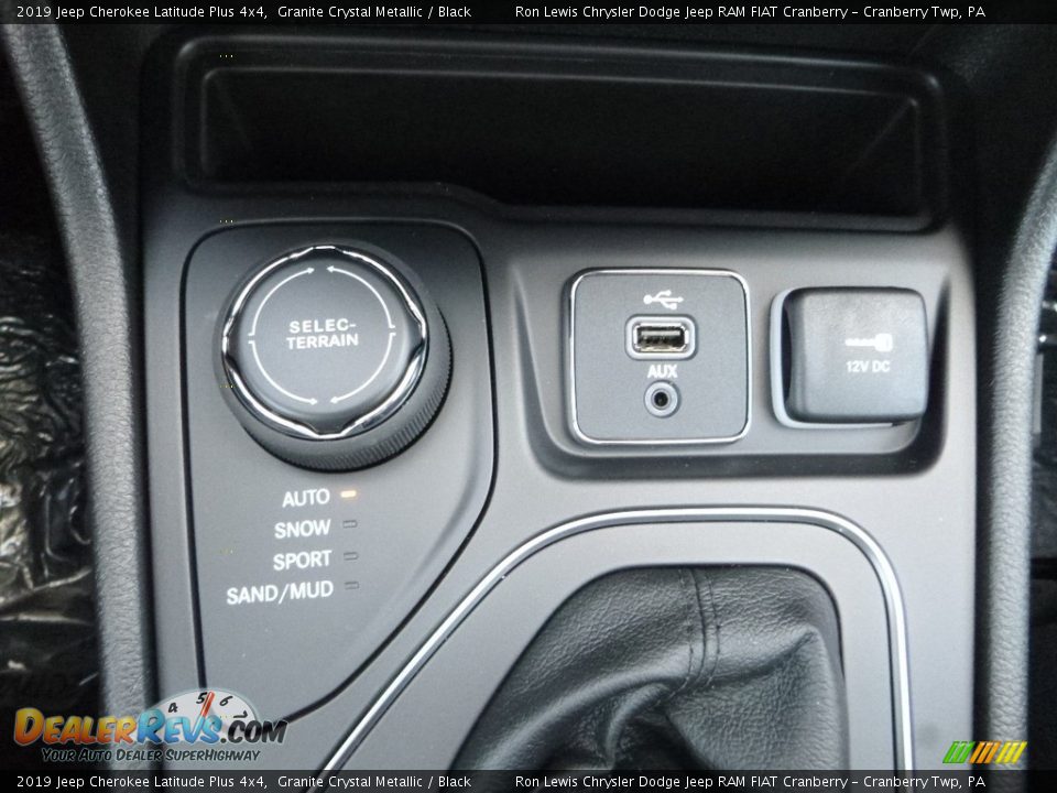 2019 Jeep Cherokee Latitude Plus 4x4 Granite Crystal Metallic / Black Photo #20
