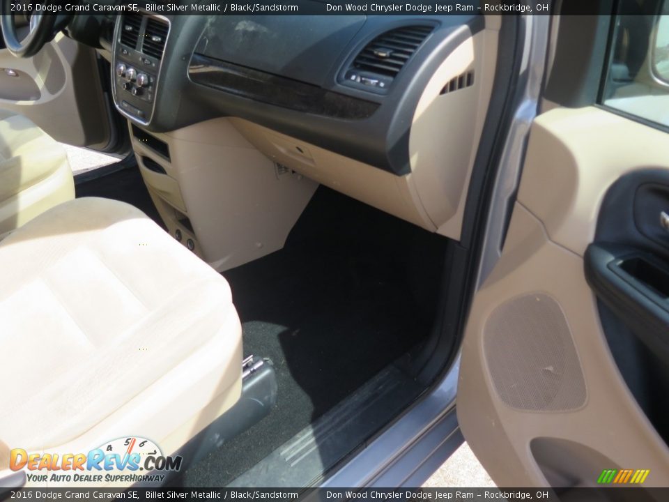 2016 Dodge Grand Caravan SE Billet Silver Metallic / Black/Sandstorm Photo #36