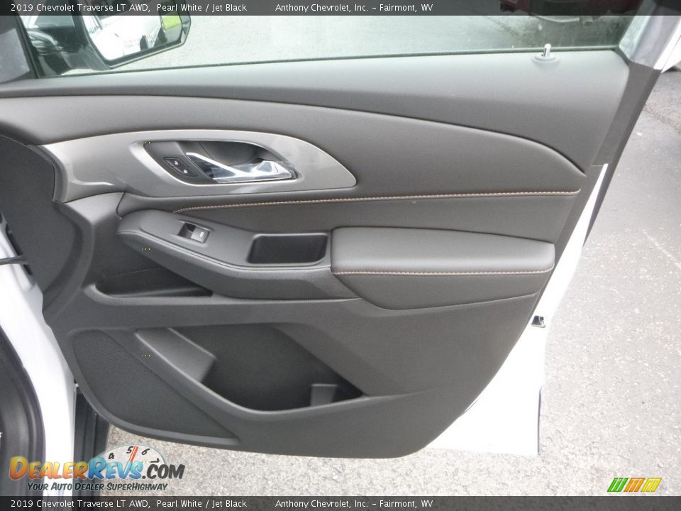 Door Panel of 2019 Chevrolet Traverse LT AWD Photo #13