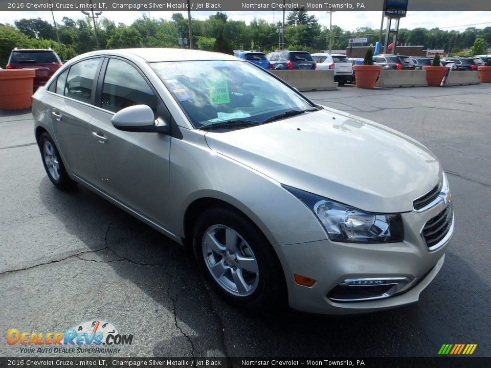 2016 Chevrolet Cruze Limited LT Champagne Silver Metallic / Jet Black Photo #11