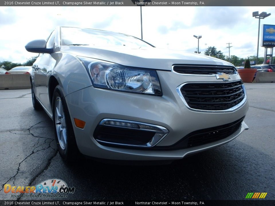 2016 Chevrolet Cruze Limited LT Champagne Silver Metallic / Jet Black Photo #12