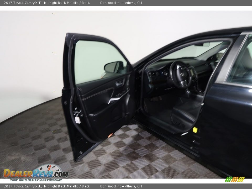 2017 Toyota Camry XLE Midnight Black Metallic / Black Photo #26