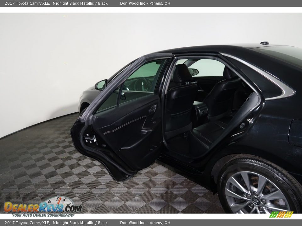 2017 Toyota Camry XLE Midnight Black Metallic / Black Photo #27