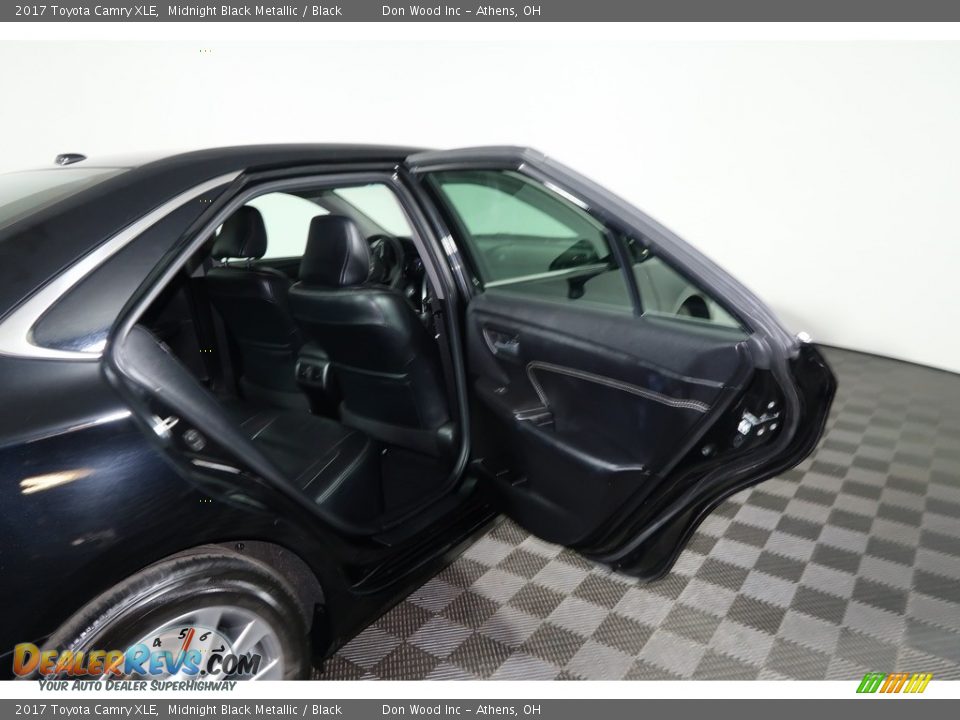 2017 Toyota Camry XLE Midnight Black Metallic / Black Photo #28
