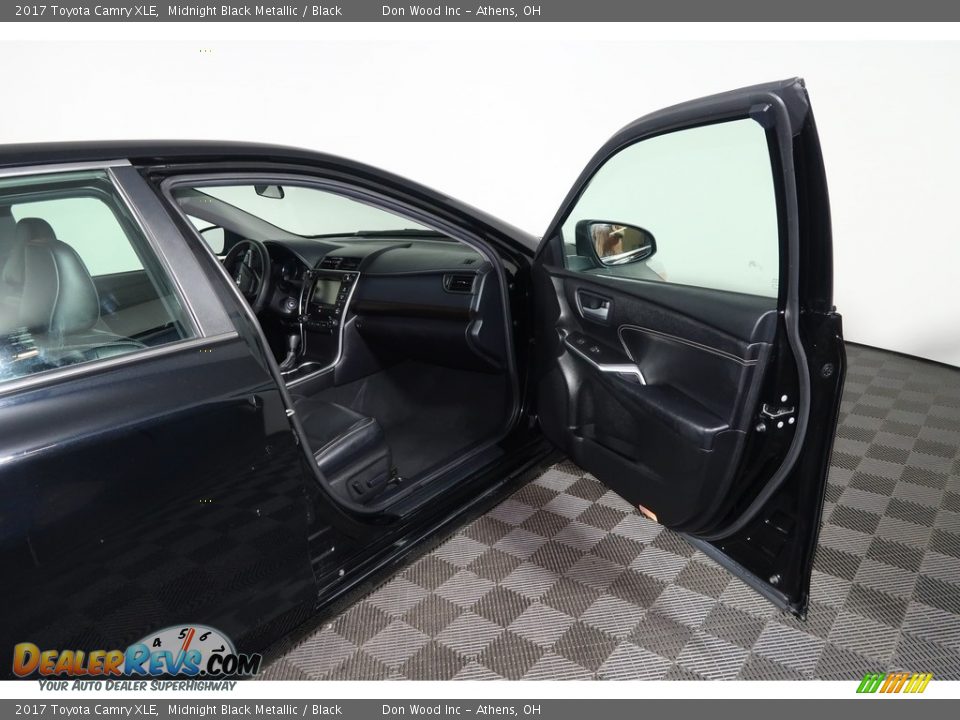 2017 Toyota Camry XLE Midnight Black Metallic / Black Photo #29