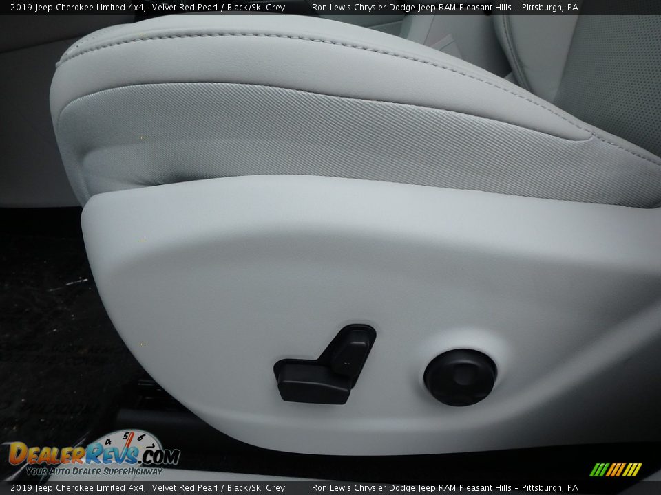 2019 Jeep Cherokee Limited 4x4 Velvet Red Pearl / Black/Ski Grey Photo #15