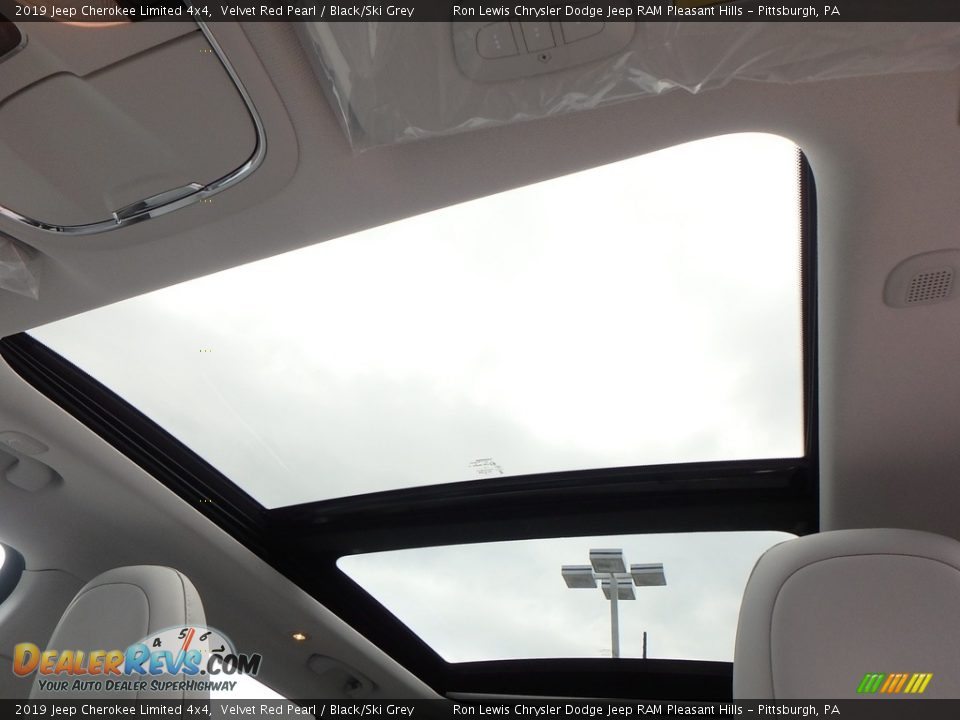 2019 Jeep Cherokee Limited 4x4 Velvet Red Pearl / Black/Ski Grey Photo #16