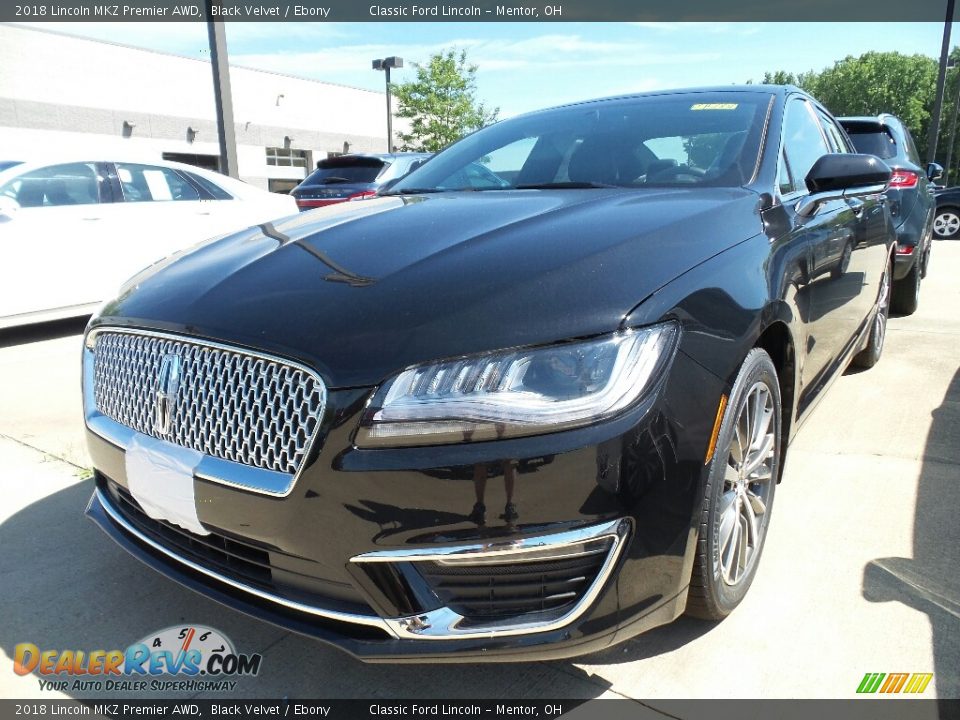 Front 3/4 View of 2018 Lincoln MKZ Premier AWD Photo #1