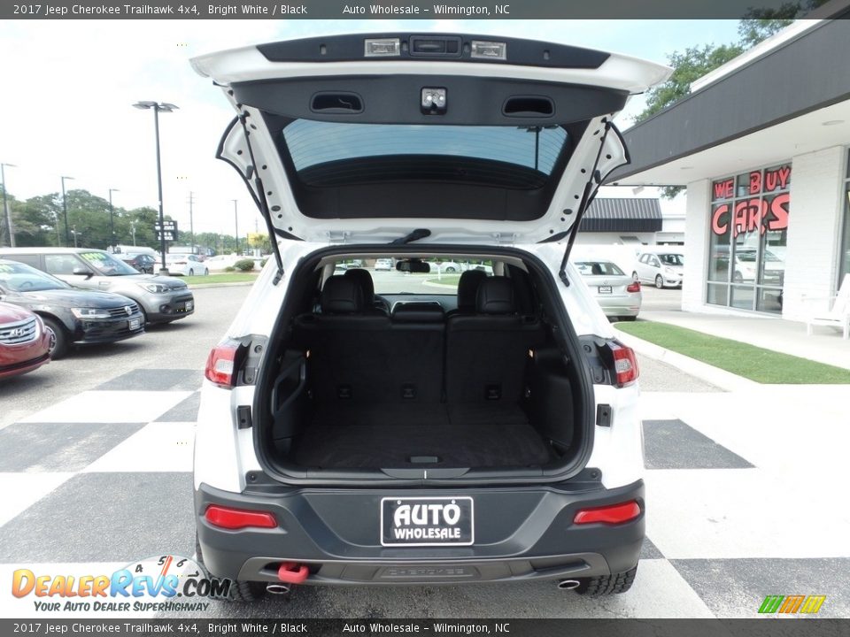 2017 Jeep Cherokee Trailhawk 4x4 Bright White / Black Photo #5