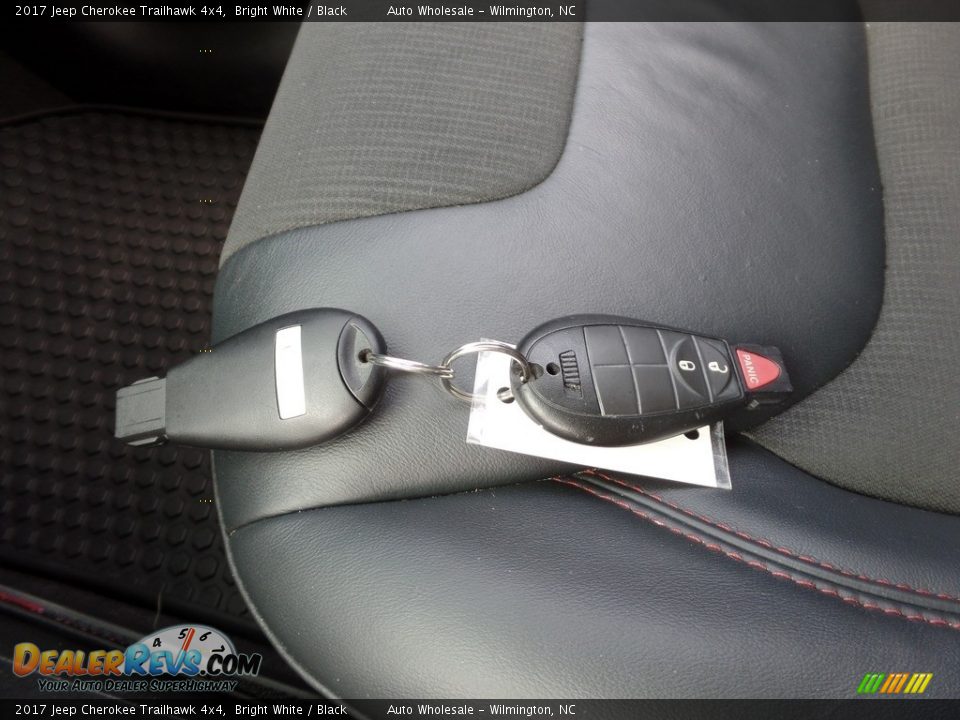 2017 Jeep Cherokee Trailhawk 4x4 Bright White / Black Photo #20