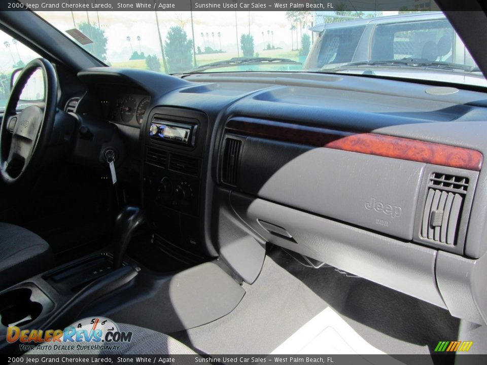 2000 Jeep Grand Cherokee Laredo Stone White / Agate Photo #17