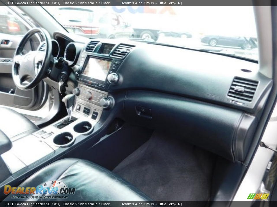 2011 Toyota Highlander SE 4WD Classic Silver Metallic / Black Photo #26