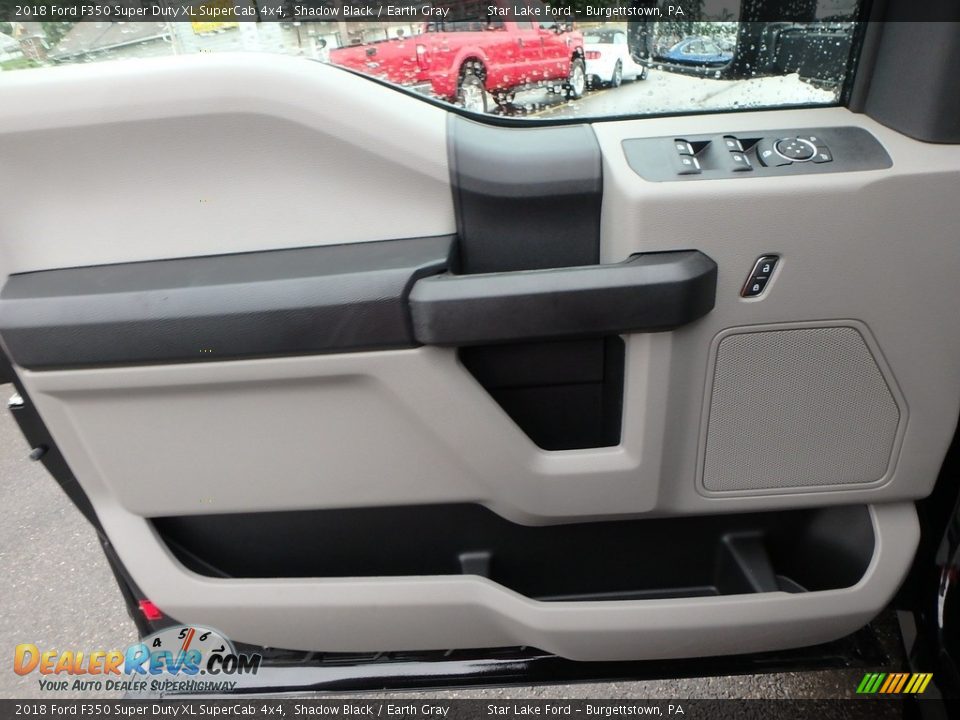 Door Panel of 2018 Ford F350 Super Duty XL SuperCab 4x4 Photo #13