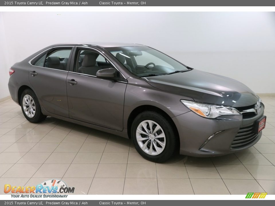 Front 3/4 View of 2015 Toyota Camry LE Photo #1