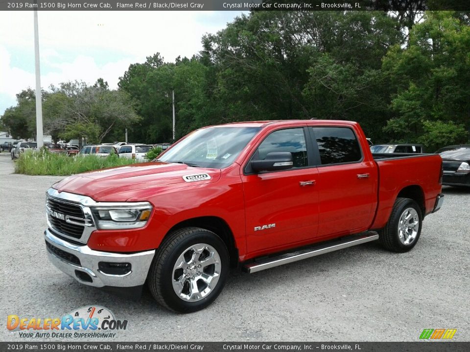 Front 3/4 View of 2019 Ram 1500 Big Horn Crew Cab Photo #1