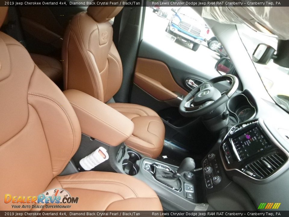 2019 Jeep Cherokee Overland 4x4 Diamond Black Crystal Pearl / Black/Tan Photo #10