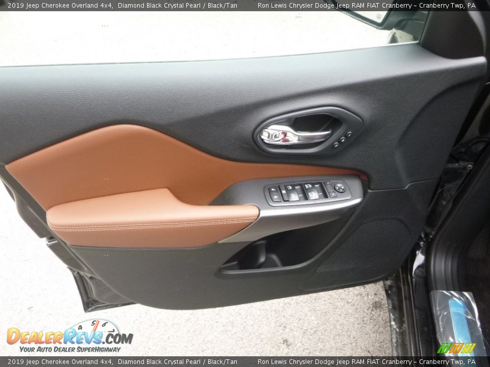 2019 Jeep Cherokee Overland 4x4 Diamond Black Crystal Pearl / Black/Tan Photo #14