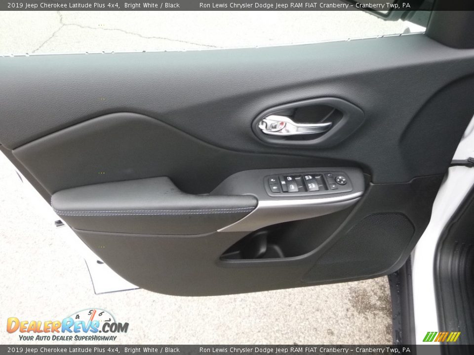 2019 Jeep Cherokee Latitude Plus 4x4 Bright White / Black Photo #14