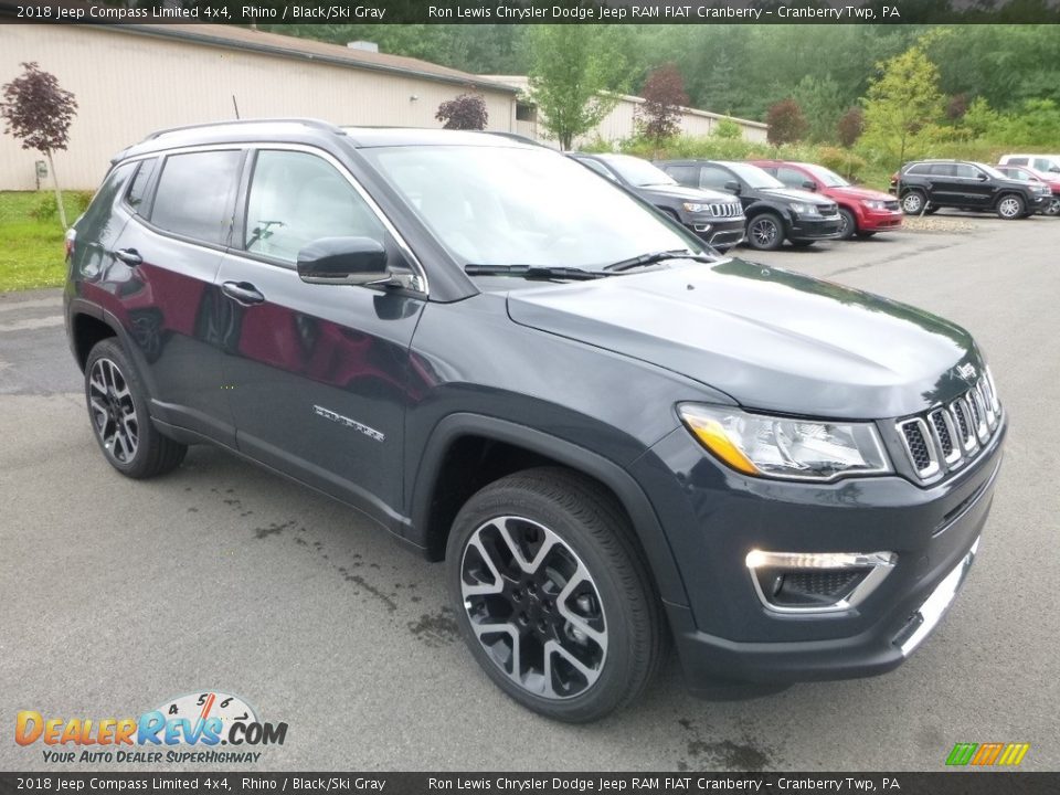 Front 3/4 View of 2018 Jeep Compass Limited 4x4 Photo #7