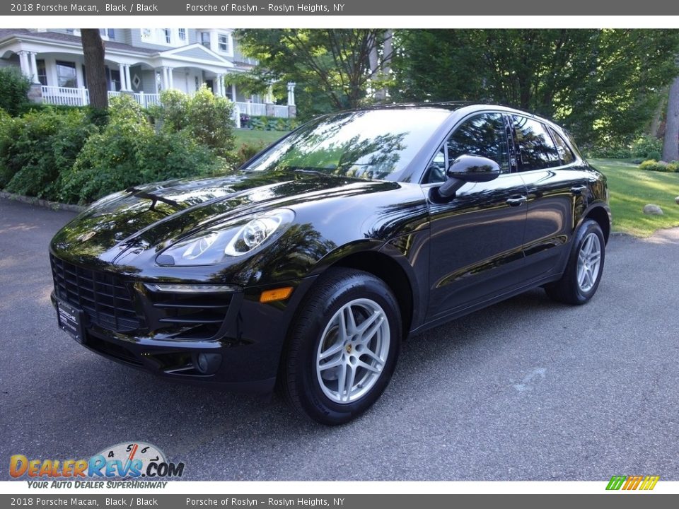 2018 Porsche Macan Black / Black Photo #1