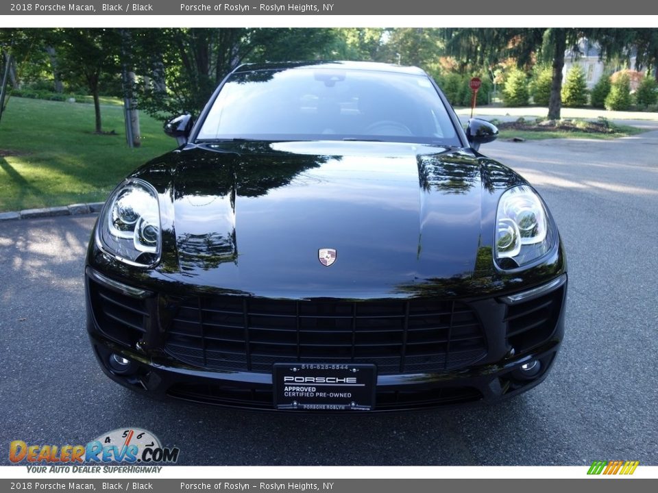 2018 Porsche Macan Black / Black Photo #2