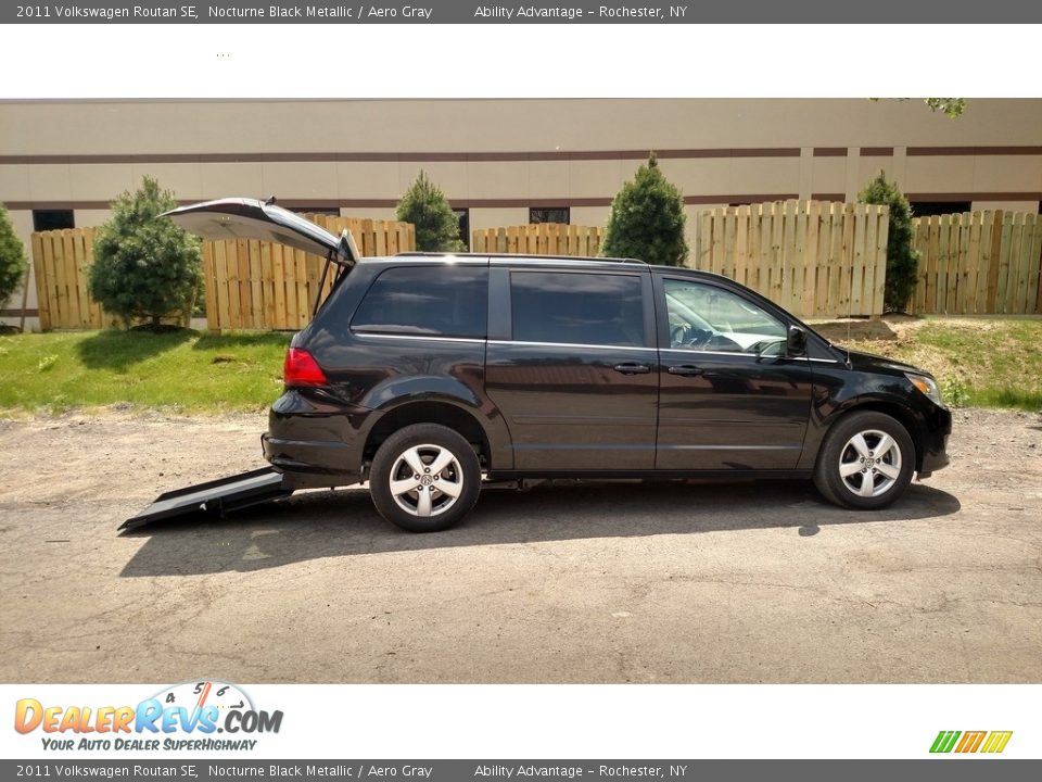 2011 Volkswagen Routan SE Nocturne Black Metallic / Aero Gray Photo #1