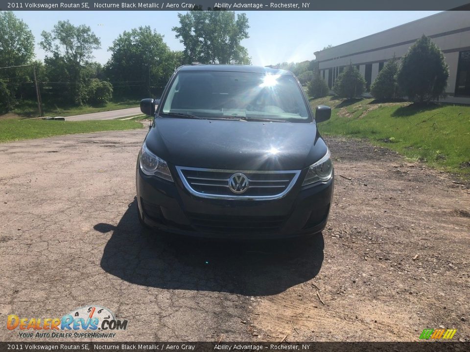 2011 Volkswagen Routan SE Nocturne Black Metallic / Aero Gray Photo #4
