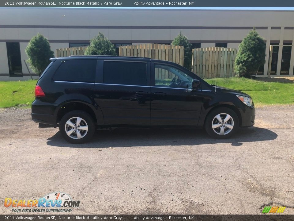 2011 Volkswagen Routan SE Nocturne Black Metallic / Aero Gray Photo #6
