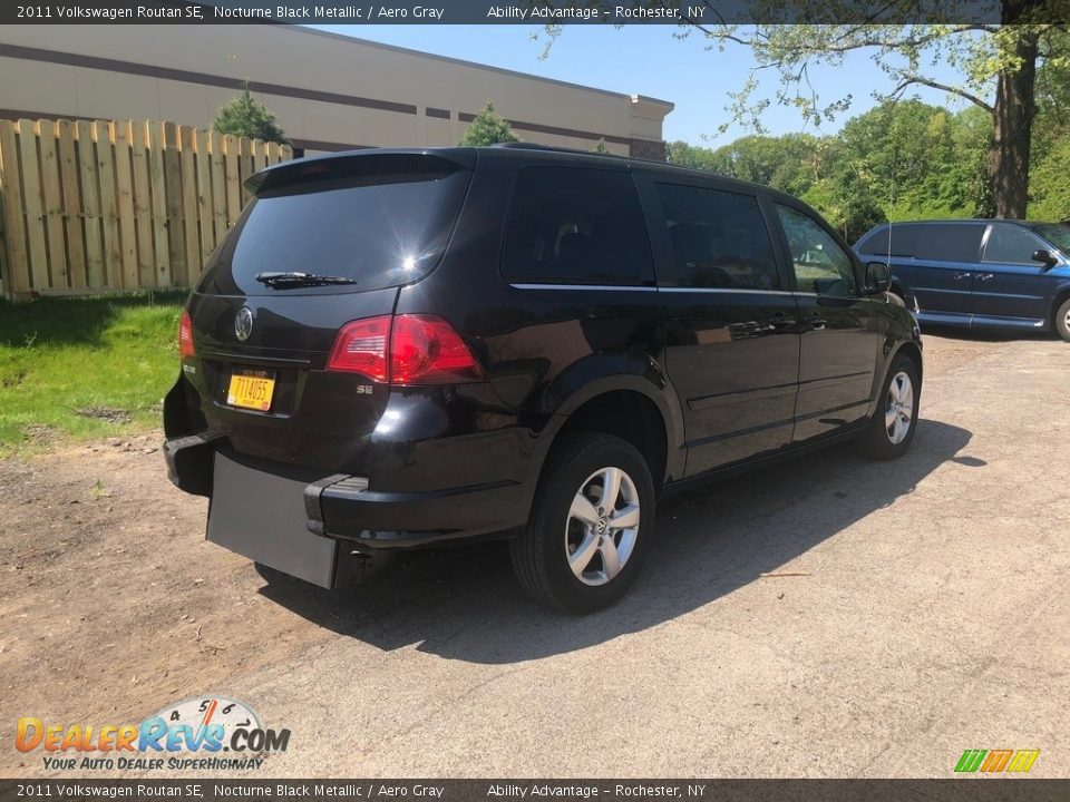 2011 Volkswagen Routan SE Nocturne Black Metallic / Aero Gray Photo #7