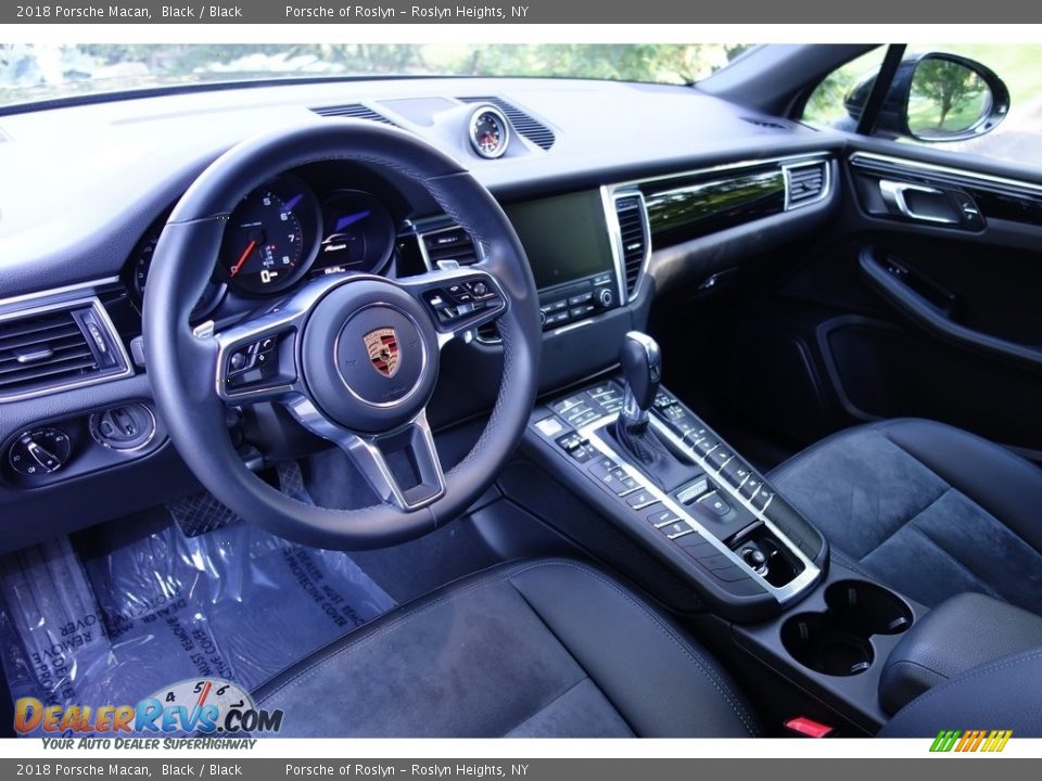 2018 Porsche Macan Black / Black Photo #10