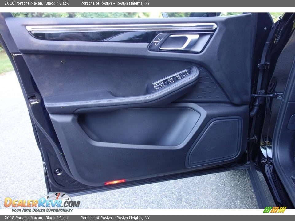 2018 Porsche Macan Black / Black Photo #11