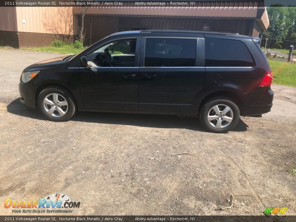 2011 Volkswagen Routan SE Nocturne Black Metallic / Aero Gray Photo #9