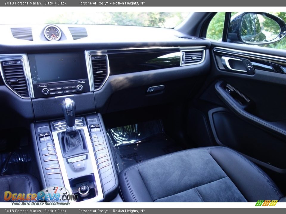 2018 Porsche Macan Black / Black Photo #15