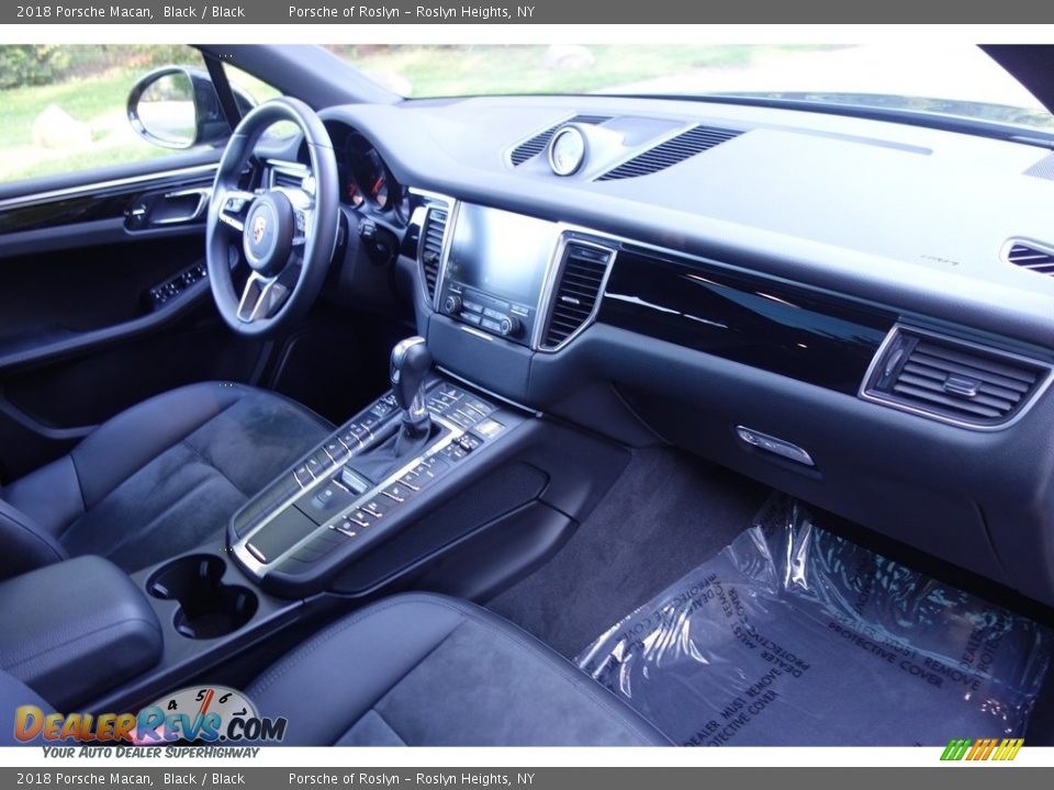 2018 Porsche Macan Black / Black Photo #16