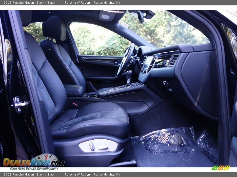 2018 Porsche Macan Black / Black Photo #17