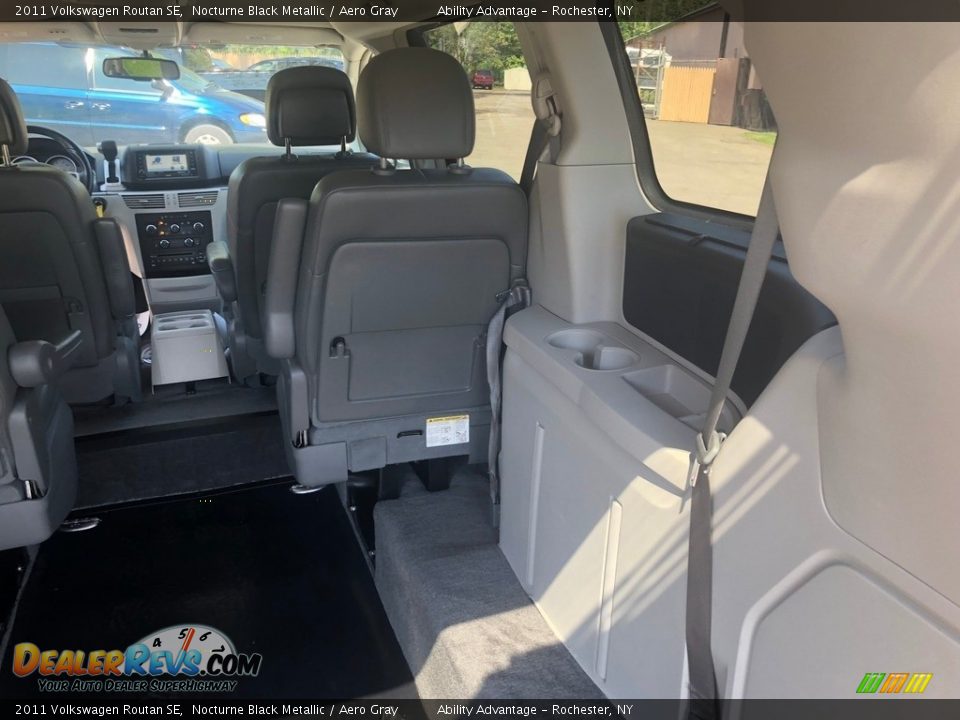 2011 Volkswagen Routan SE Nocturne Black Metallic / Aero Gray Photo #14
