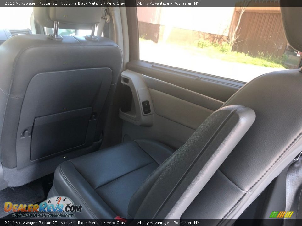 2011 Volkswagen Routan SE Nocturne Black Metallic / Aero Gray Photo #15