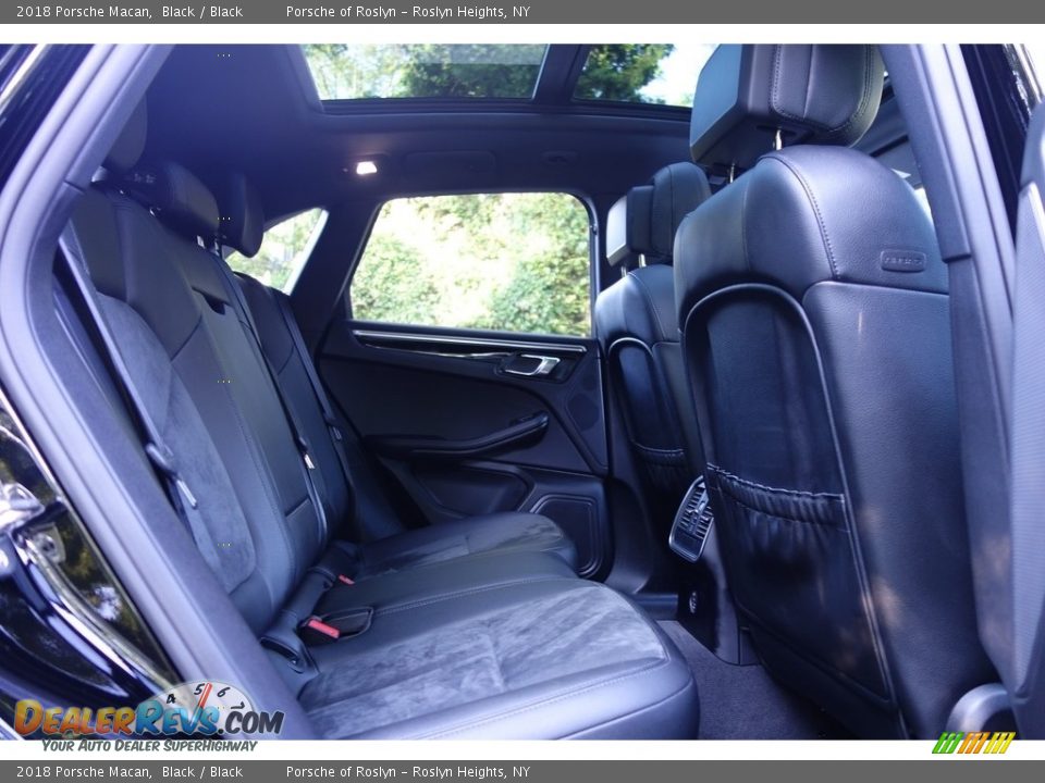 2018 Porsche Macan Black / Black Photo #18