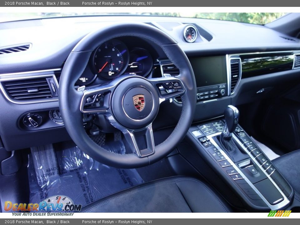 2018 Porsche Macan Black / Black Photo #19