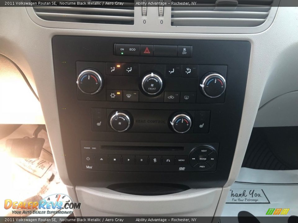 2011 Volkswagen Routan SE Nocturne Black Metallic / Aero Gray Photo #19