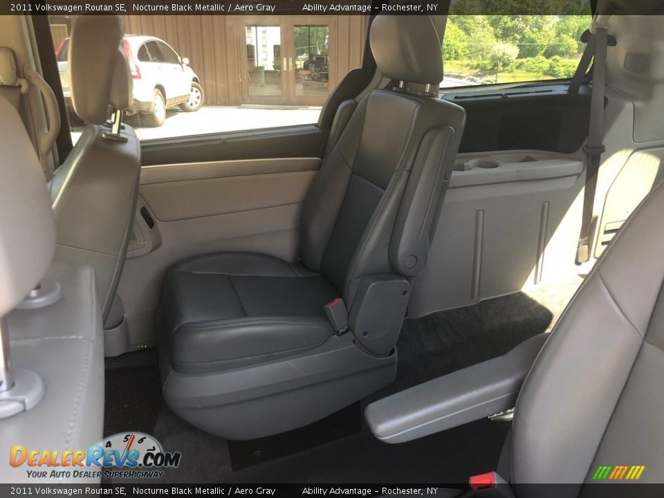 2011 Volkswagen Routan SE Nocturne Black Metallic / Aero Gray Photo #25