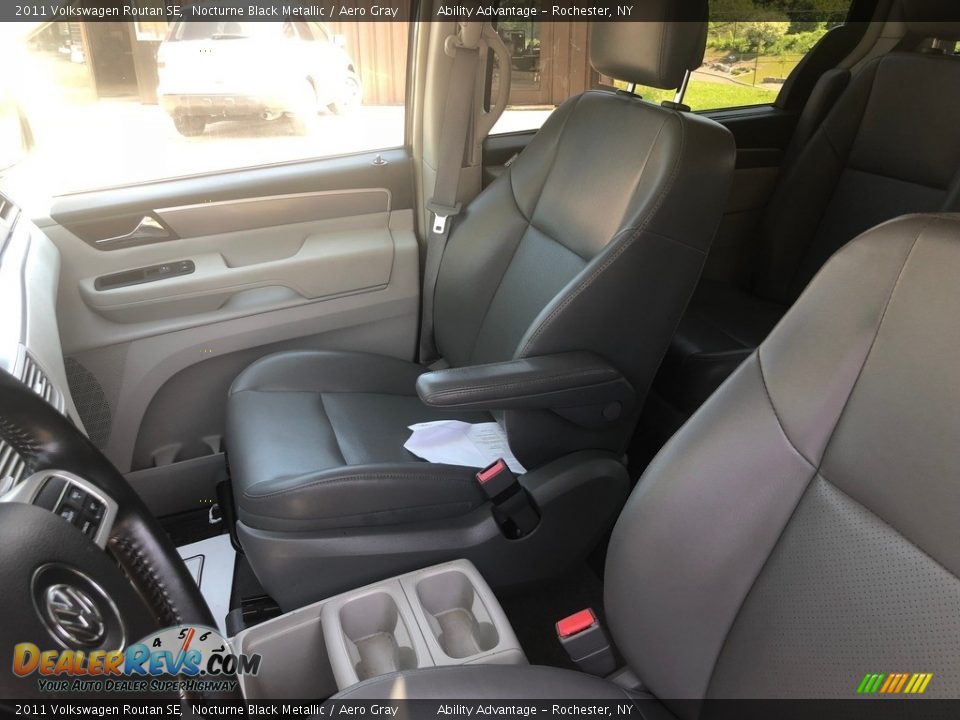 2011 Volkswagen Routan SE Nocturne Black Metallic / Aero Gray Photo #28