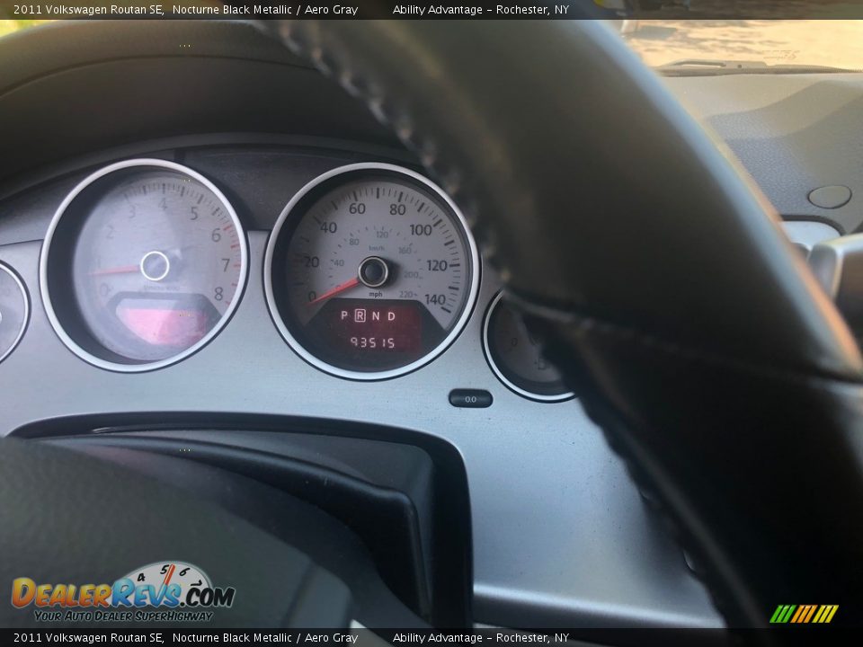 2011 Volkswagen Routan SE Nocturne Black Metallic / Aero Gray Photo #30