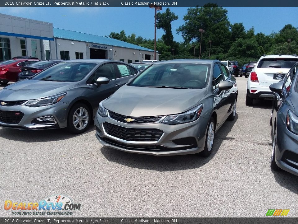 2018 Chevrolet Cruze LT Pepperdust Metallic / Jet Black Photo #1