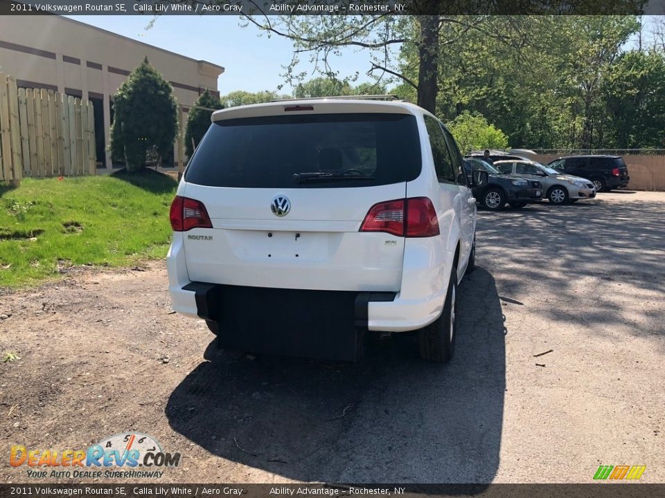2011 Volkswagen Routan SE Calla Lily White / Aero Gray Photo #2