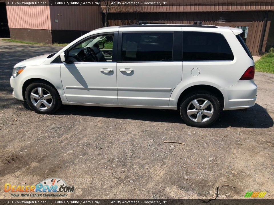 2011 Volkswagen Routan SE Calla Lily White / Aero Gray Photo #4